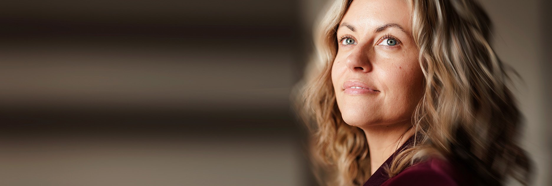 femme entrepreneur souriante